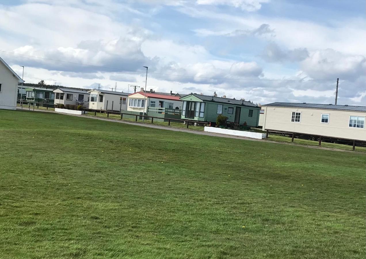 Melody Brooks Caravan Park Portknockie Exterior photo